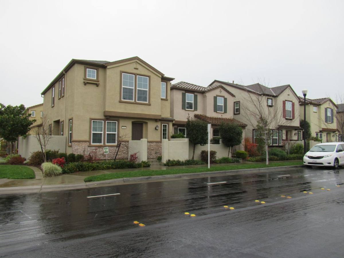 House for rent at 3169 Village Plaza Dr, Roseville, CA 95747
