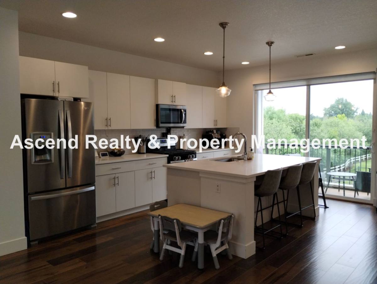 House for rent at 958 SW Adrian Terrace, Beaverton, OR 97005