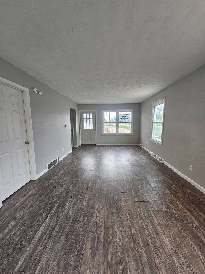 Townhouse for rent at 101 W Spring St, Eldridge, IA 52748
