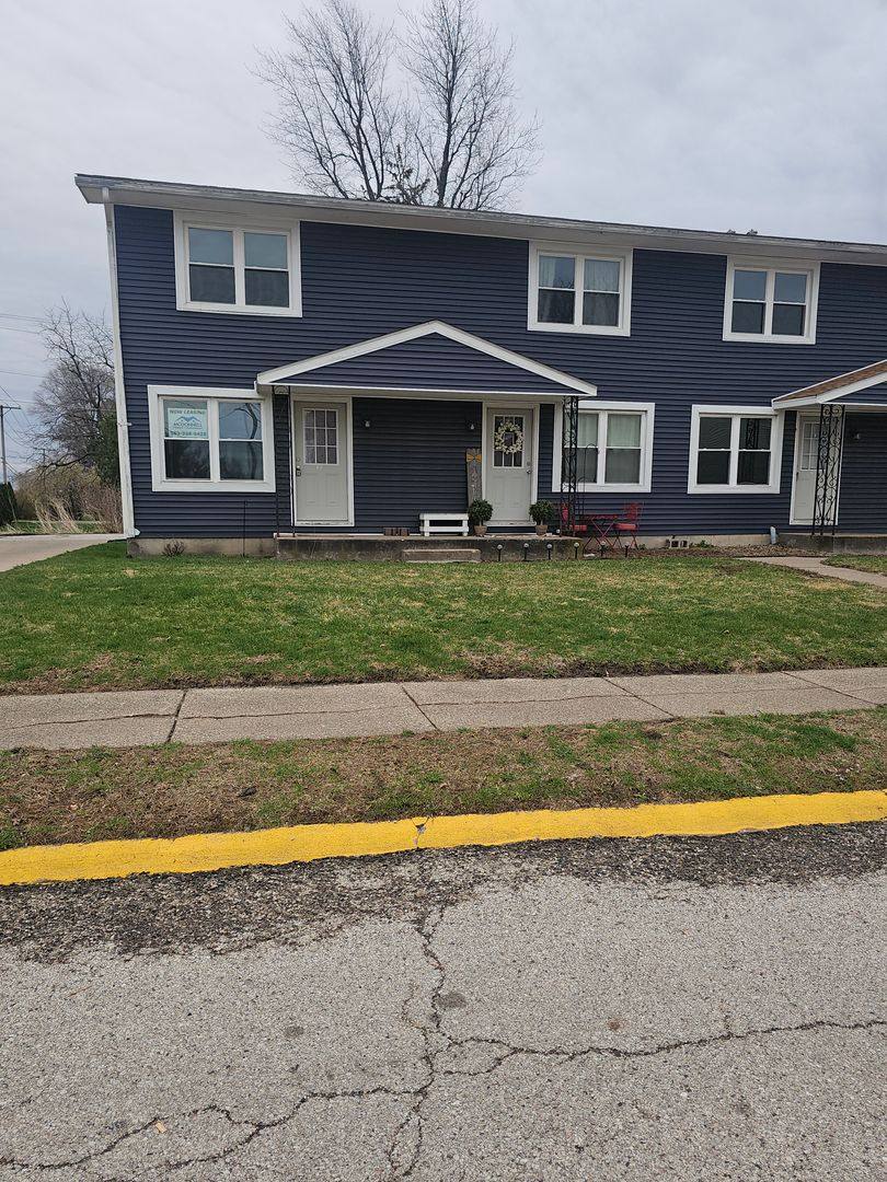101 W Spring St, Eldridge, IA 52748 - Townhouse for Rent