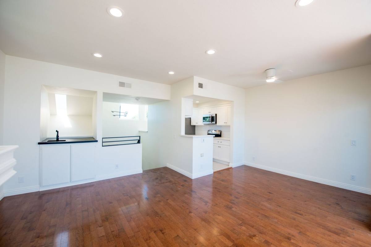 Townhouse for rent at 3299 Tempe Dr, Huntington Beach, CA 92649
