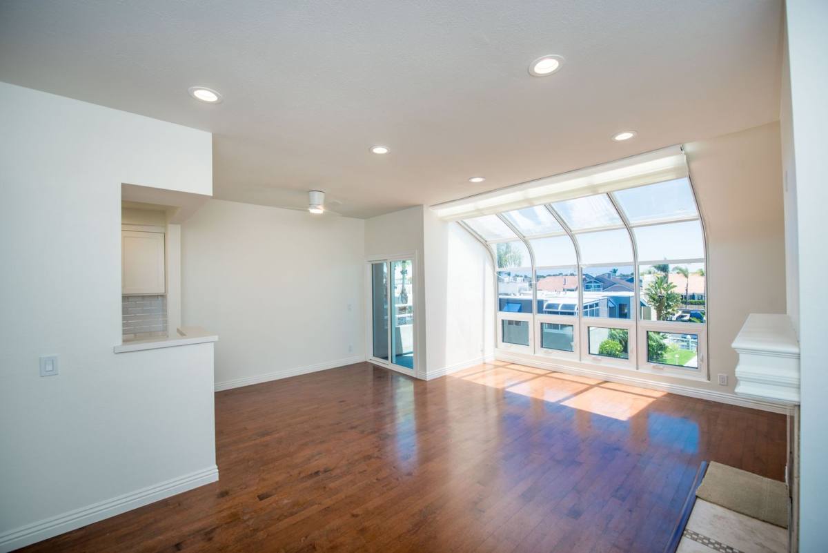 Townhouse for rent at 3299 Tempe Dr, Huntington Beach, CA 92649