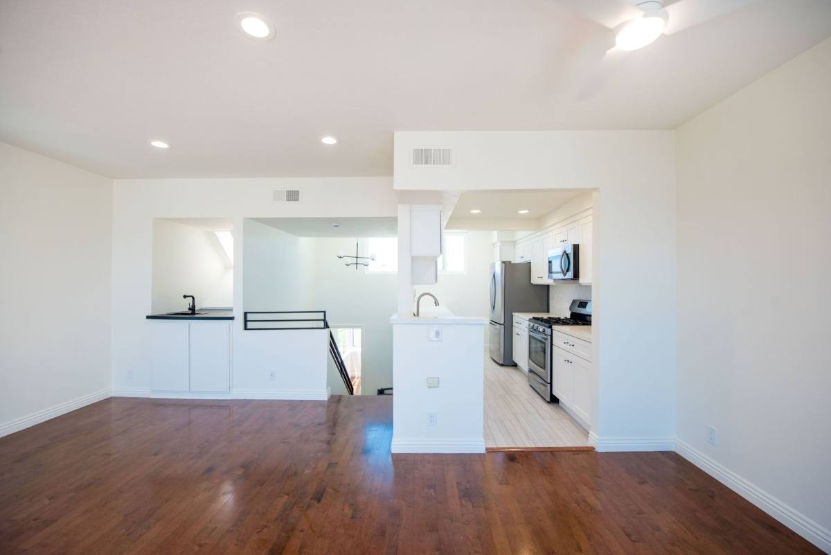 Townhouse for rent at 3299 Tempe Dr, Huntington Beach, CA 92649