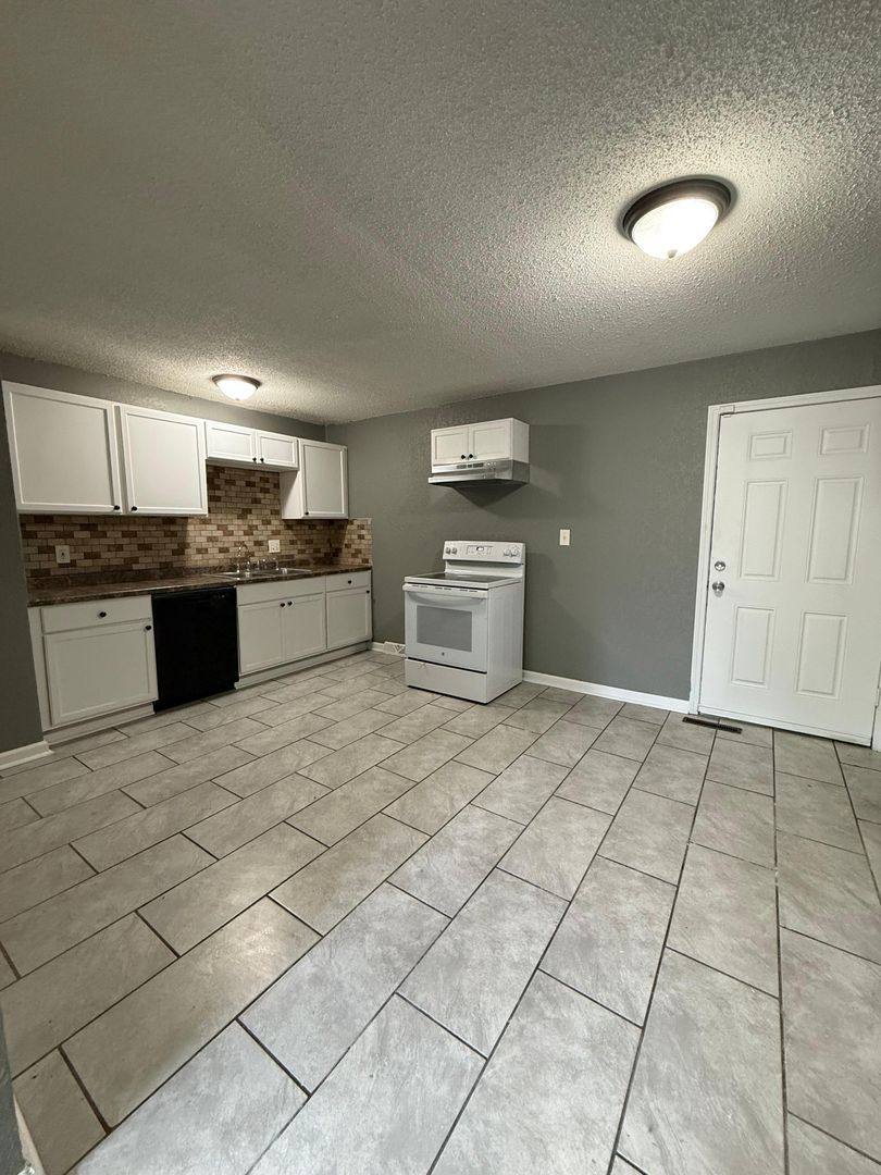 House for rent at 8410 Ruskin Way, Kansas City, MO 64134