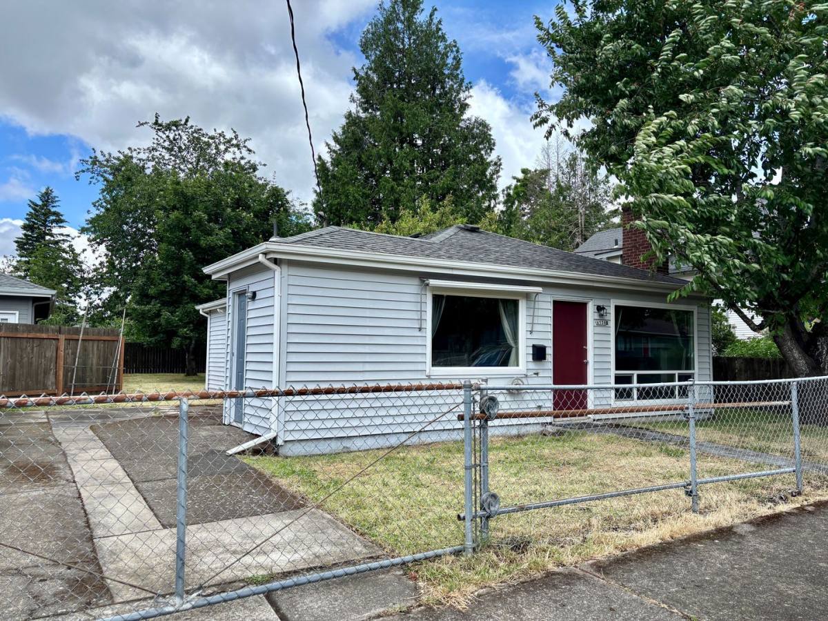 Apartment for rent at 4539 SE 100th Ave, Portland, OR 97266