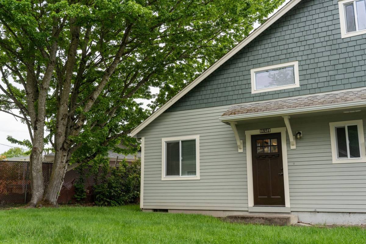 Apartment for rent at 1823 27th Ave SE, Albany, OR 97322