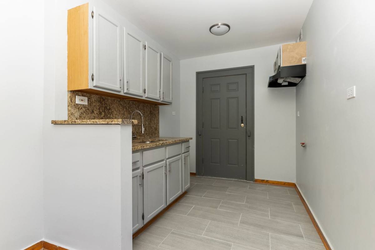 Apartment for rent at 6320-28 S Troy St, Chicago, IL 60629