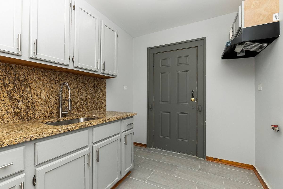 Apartment for rent at 6320-28 S Troy St, Chicago, IL 60629