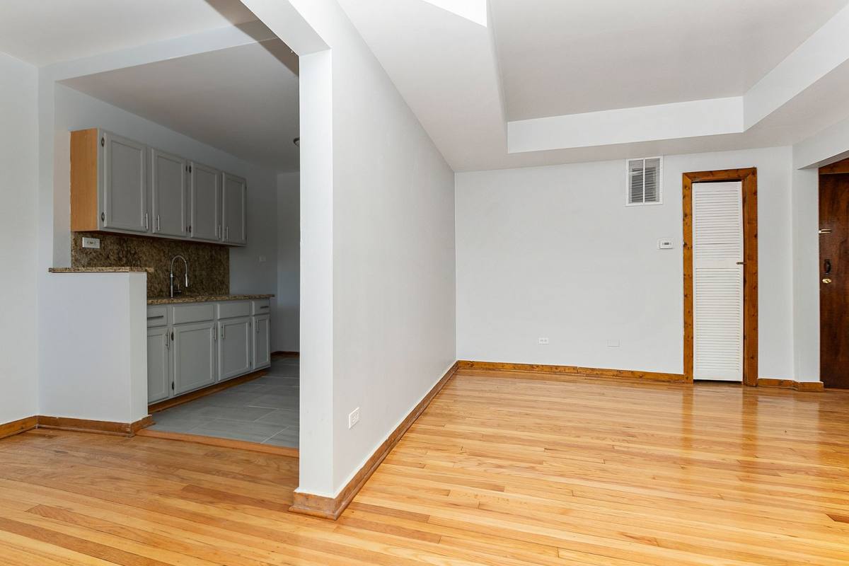 Apartment for rent at 6320-28 S Troy St, Chicago, IL 60629