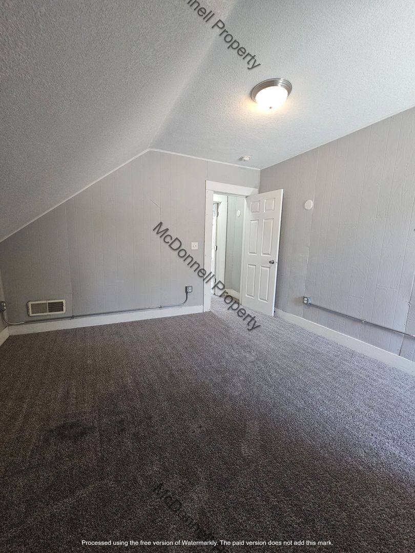 Apartment for rent at 1220 W 5th St, Davenport, IA 52802