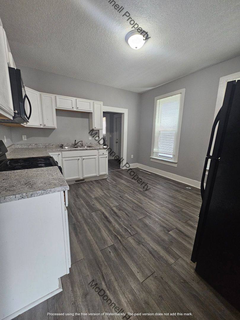 Apartment for rent at 1220 W 5th St, Davenport, IA 52802