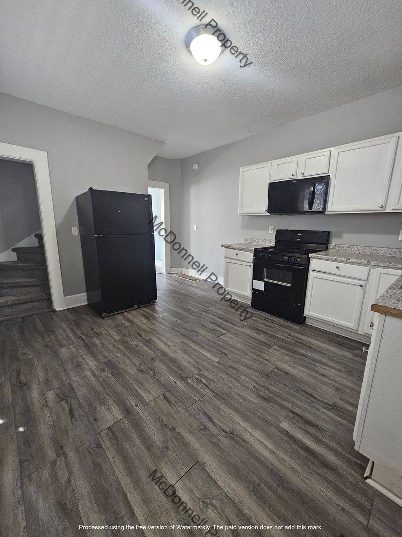 Apartment for rent at 1220 W 5th St, Davenport, IA 52802