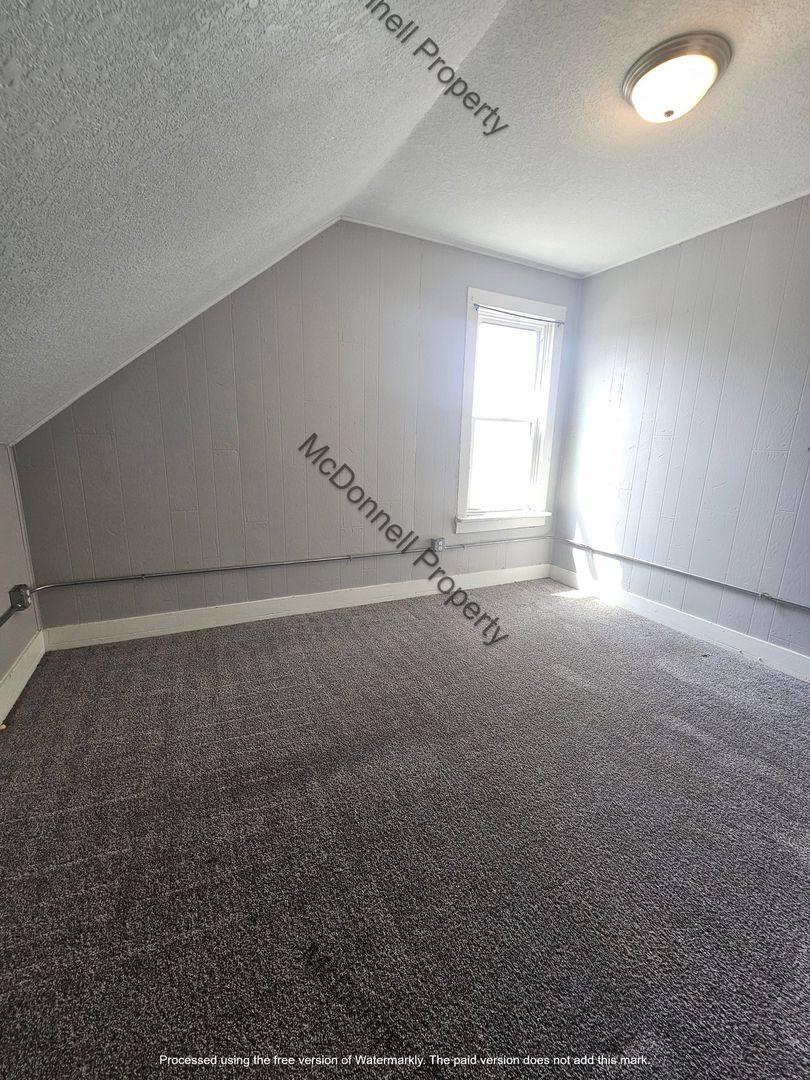 Apartment for rent at 1220 W 5th St, Davenport, IA 52802