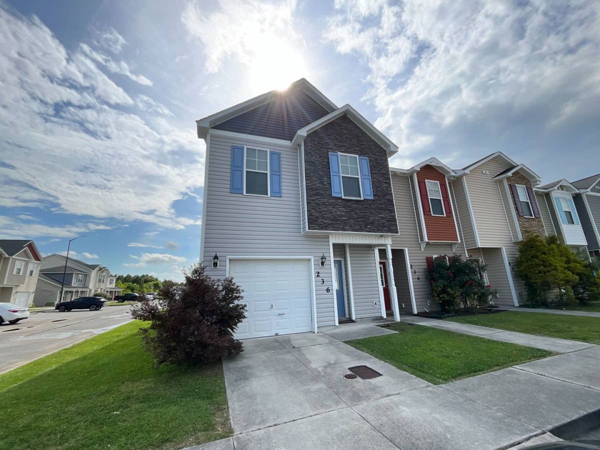 Townhouse for rent at 236 Glenhaven Lane, Jacksonville, NC 28546