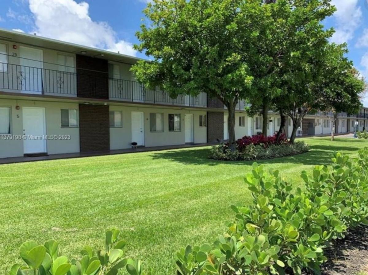Apartment for rent at 2150 Madison St, Hollywood, FL 33020