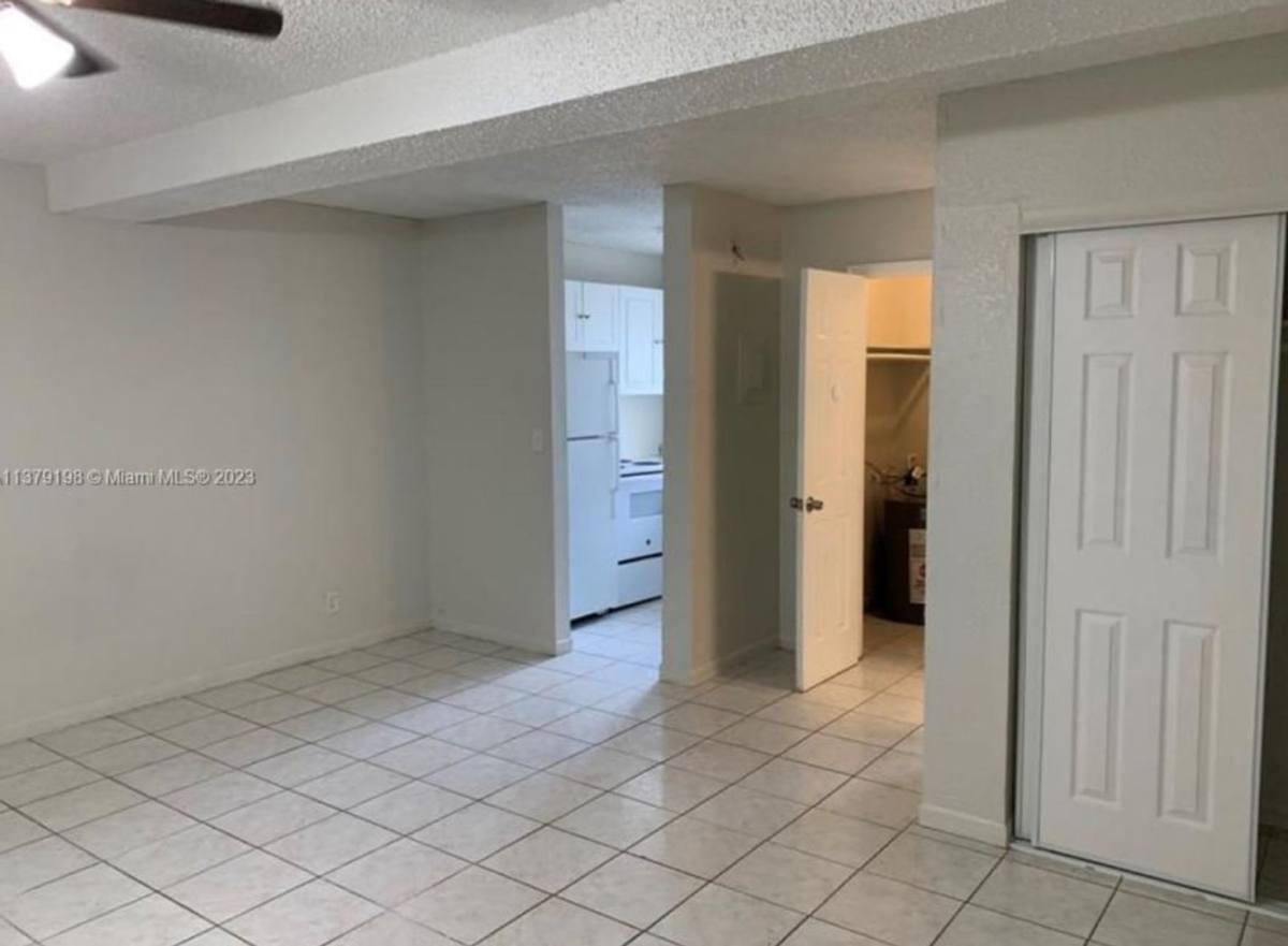 Apartment for rent at 2150 Madison St, Hollywood, FL 33020