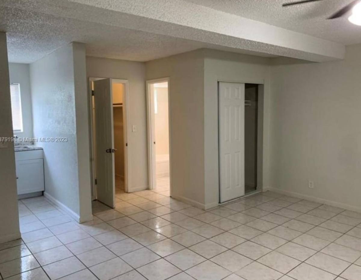 Apartment for rent at 2150 Madison St, Hollywood, FL 33020