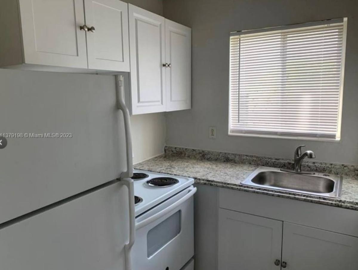 Apartment for rent at 2150 Madison St, Hollywood, FL 33020