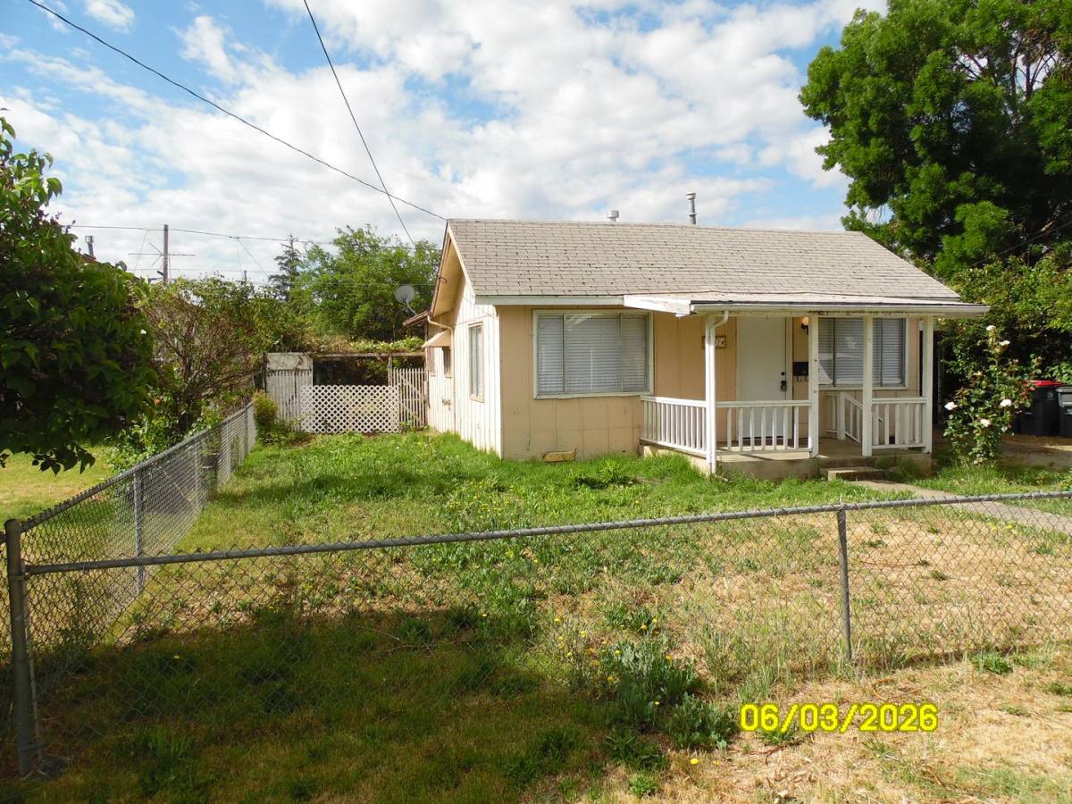 House for rent at 697 W 13th St, Medford, OR 97501