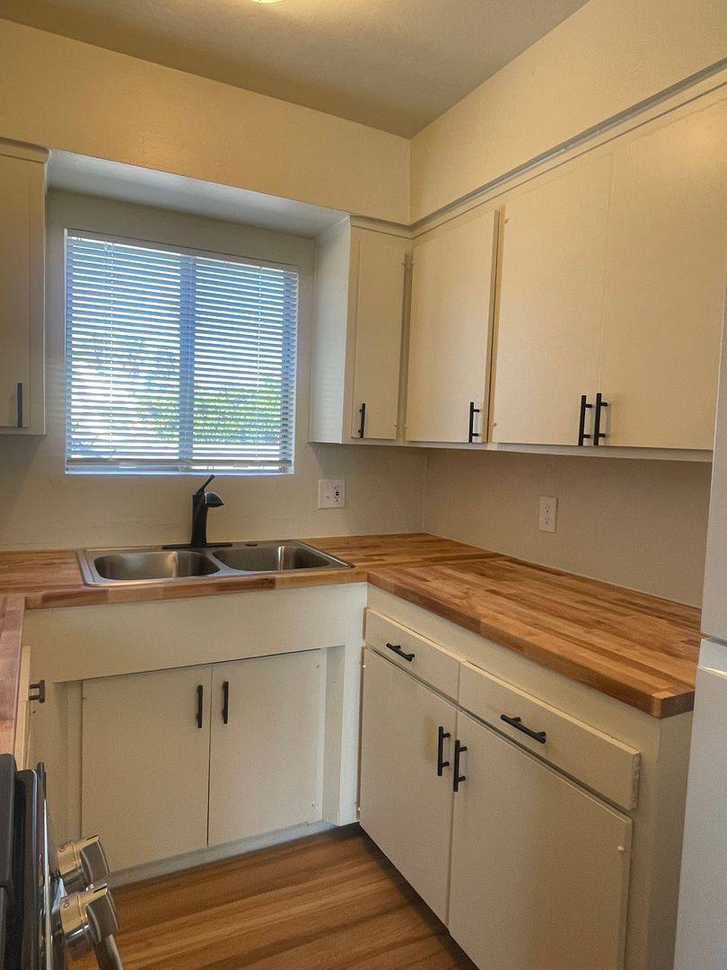 Apartment for rent at 1090 N Court St, Redding, CA 96001