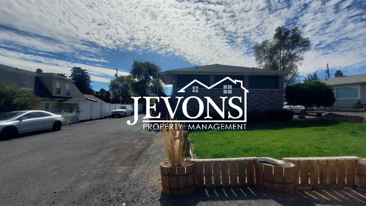 Apartment for rent at 708 W Home Ave, Selah, WA 98942