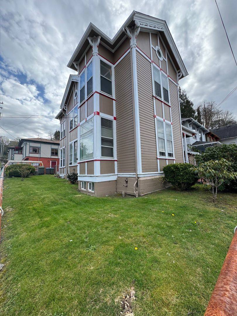 Apartment for rent at 591 Commercial St, Astoria, OR 97103