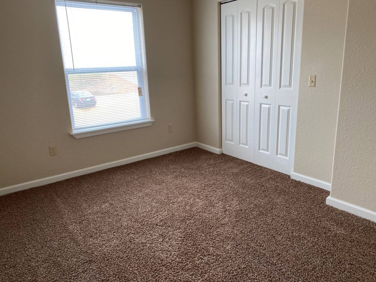 Apartment for rent at 1930 Kissinger St, West Plains, MO 65775