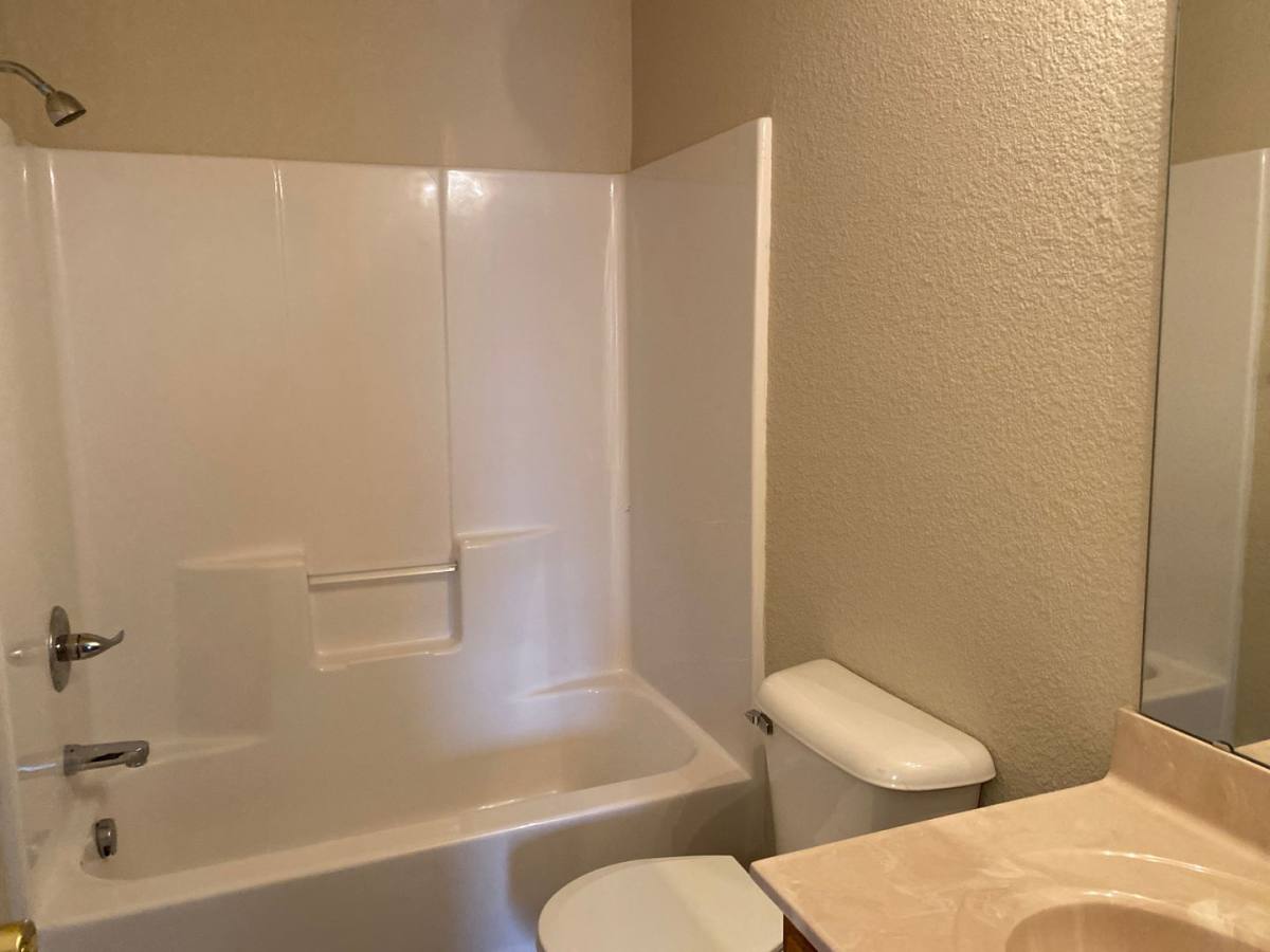 Apartment for rent at 1930 Kissinger St, West Plains, MO 65775