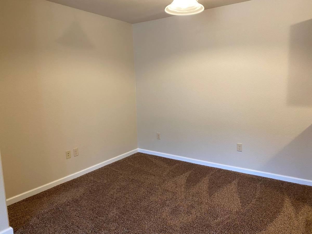 Apartment for rent at 1930 Kissinger St, West Plains, MO 65775