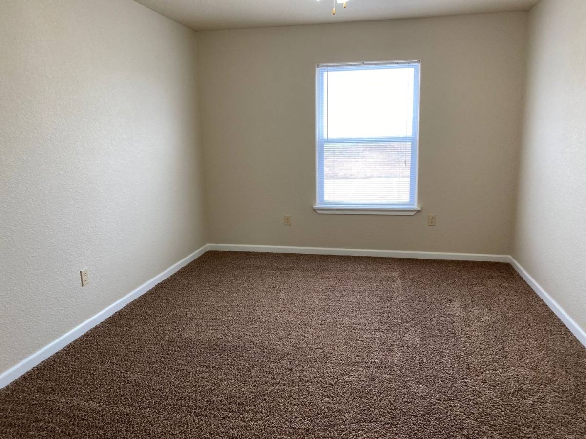 Apartment for rent at 1930 Kissinger St, West Plains, MO 65775