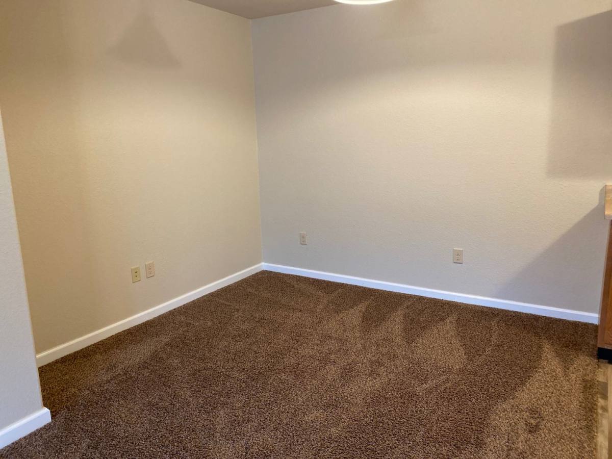Apartment for rent at 1930 Kissinger St, West Plains, MO 65775
