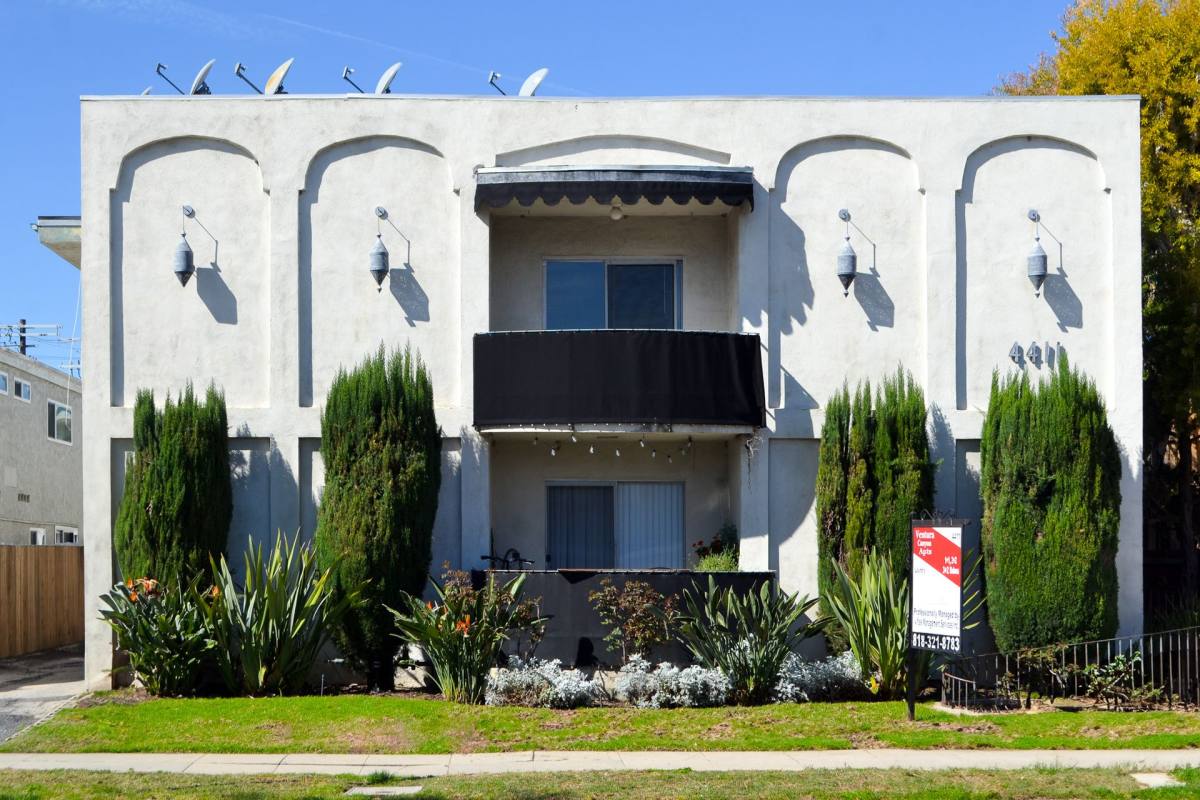 Apartment for rent at 4411 Ventura Canyon Ave, Sherman Oaks, CA 91423