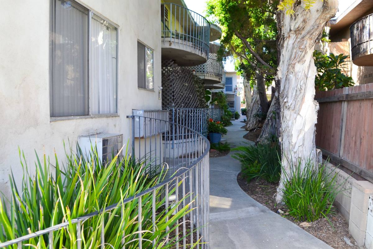 Apartment for rent at 4411 Ventura Canyon Ave, Sherman Oaks, CA 91423