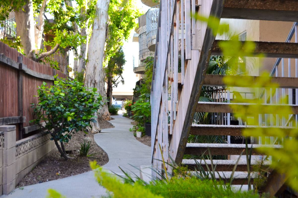 Apartment for rent at 4411 Ventura Canyon Ave, Sherman Oaks, CA 91423