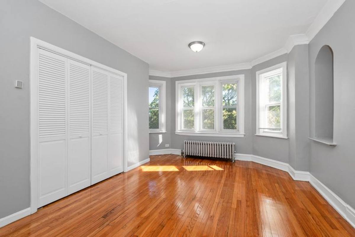 Apartment for rent at 7842-7846 S Oglesby, Chicago, IL 60649