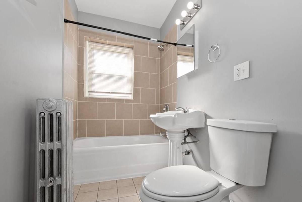 Apartment for rent at 7842-7846 S Oglesby, Chicago, IL 60649