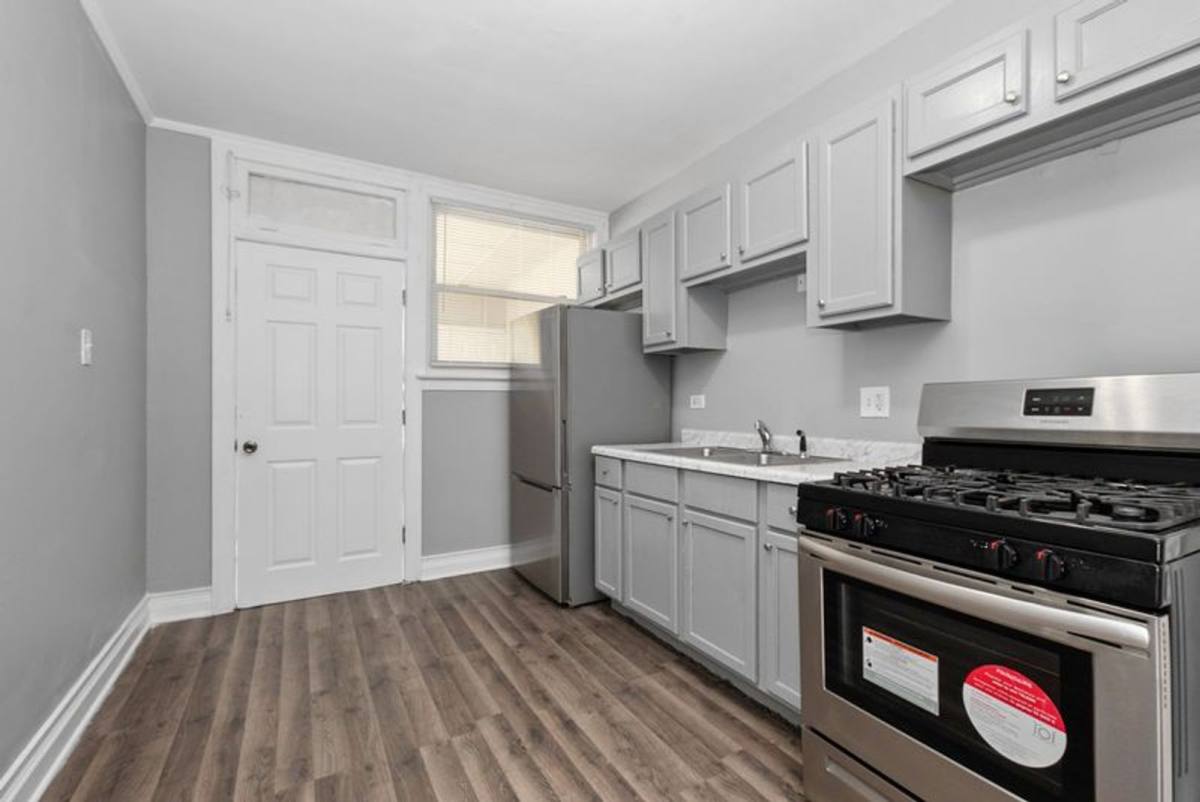 Apartment for rent at 7842-7846 S Oglesby, Chicago, IL 60649