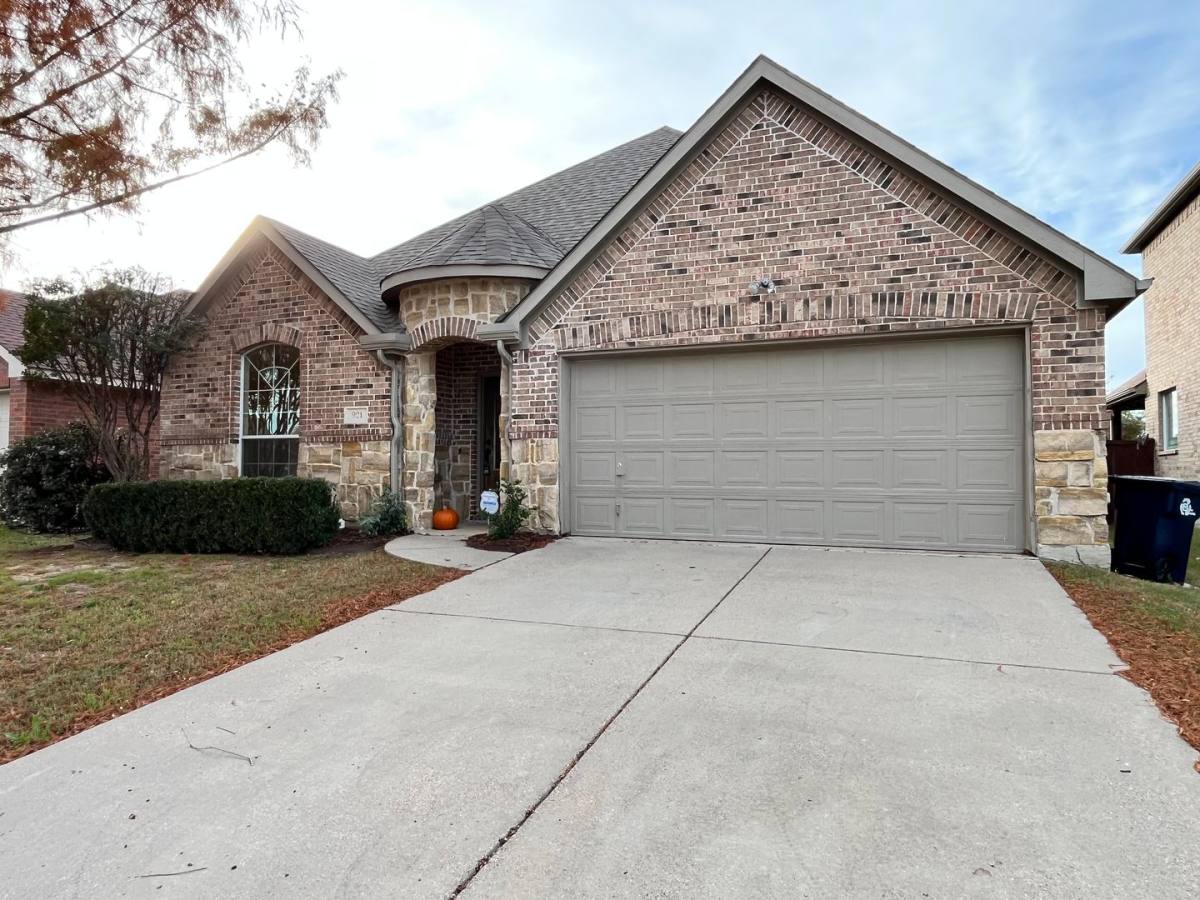 House for rent at 921 Raleigh Path Rd, Denton, TX 76208