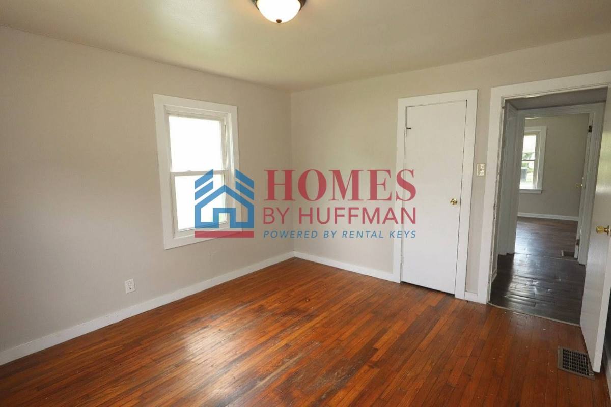 House for rent at 1525 Monroe Ave, Evansville, IN 47714