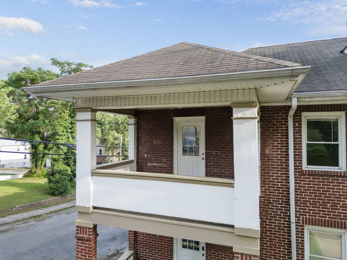 Apartment for rent at 301 Gilmer Ave NW, Roanoke, VA 24016