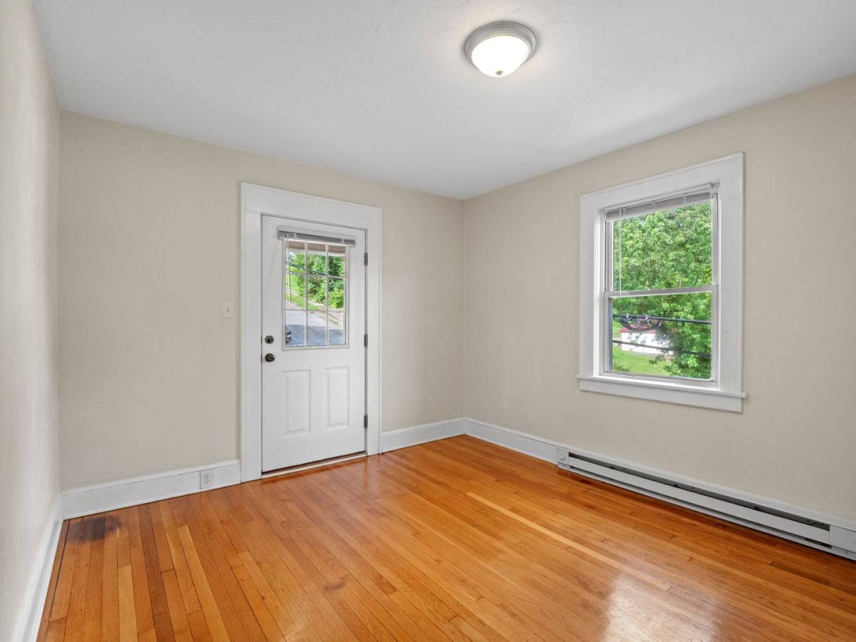 Apartment for rent at 301 Gilmer Ave NW, Roanoke, VA 24016