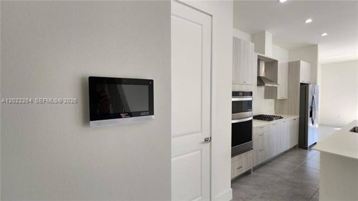House for rent at 8119 NW 42nd St, Miami, FL 33166