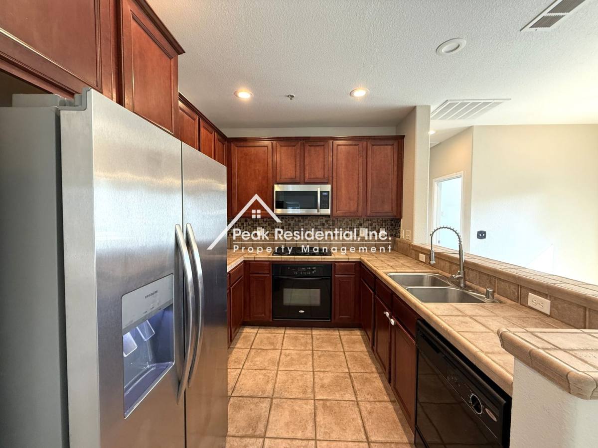 Condo for rent at 3301 N Park Dr, Sacramento, CA 95835