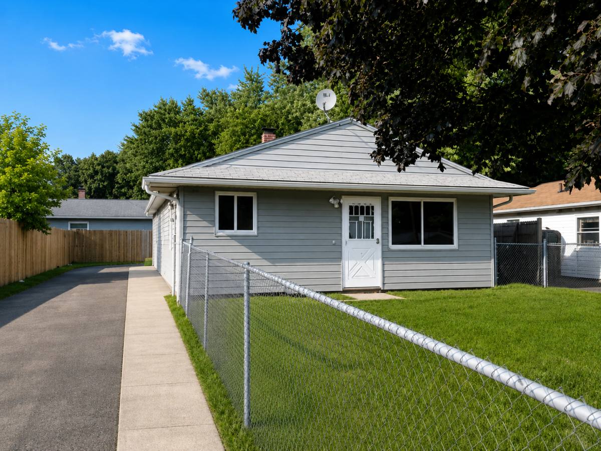 2905 Fairmount St NE, Canton, OH 44705 - House for Rent