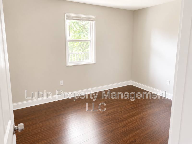 Apartment for rent at 1043 College St, Memphis, TN 38106