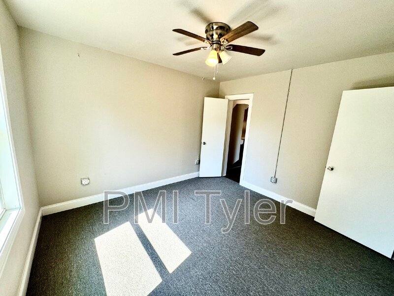 Apartment for rent at 1806 W Oakwood St, Tyler, TX 75702