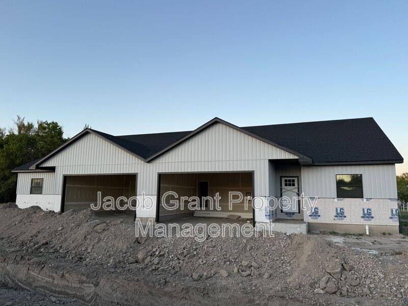 House for rent at 654 N 3511 E, Menan, ID 83434