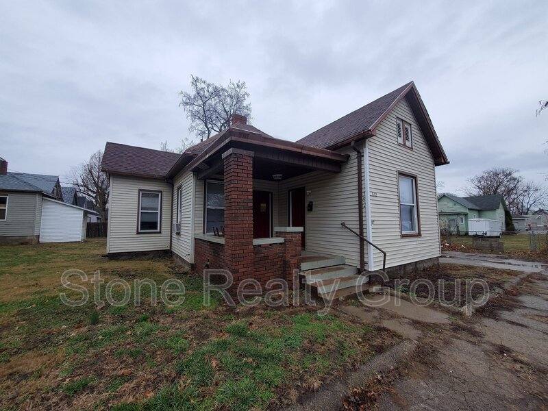 Apartment for rent at 812 College Ave #2, Terre Haute, IN 47807