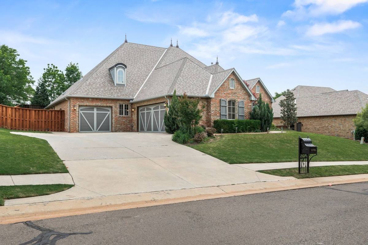 House for rent at 2708 Cattle Dr, Edmond, OK 73034