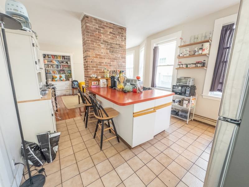 Apartment for rent at 589 Franklin St #1, Cambridge, MA 02139